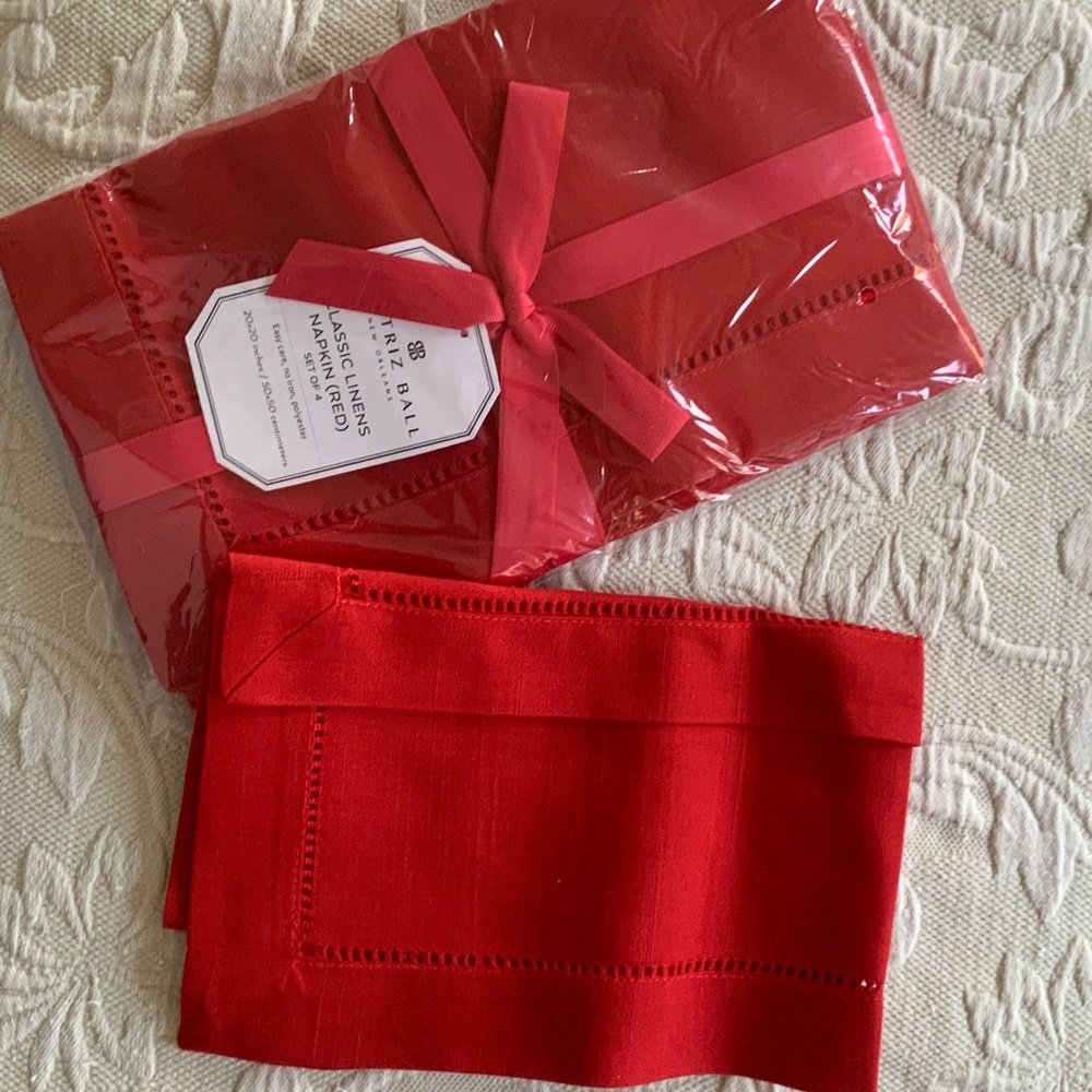 Beatriz Ball carefree linen-like Classic Napkins 
Set of 4